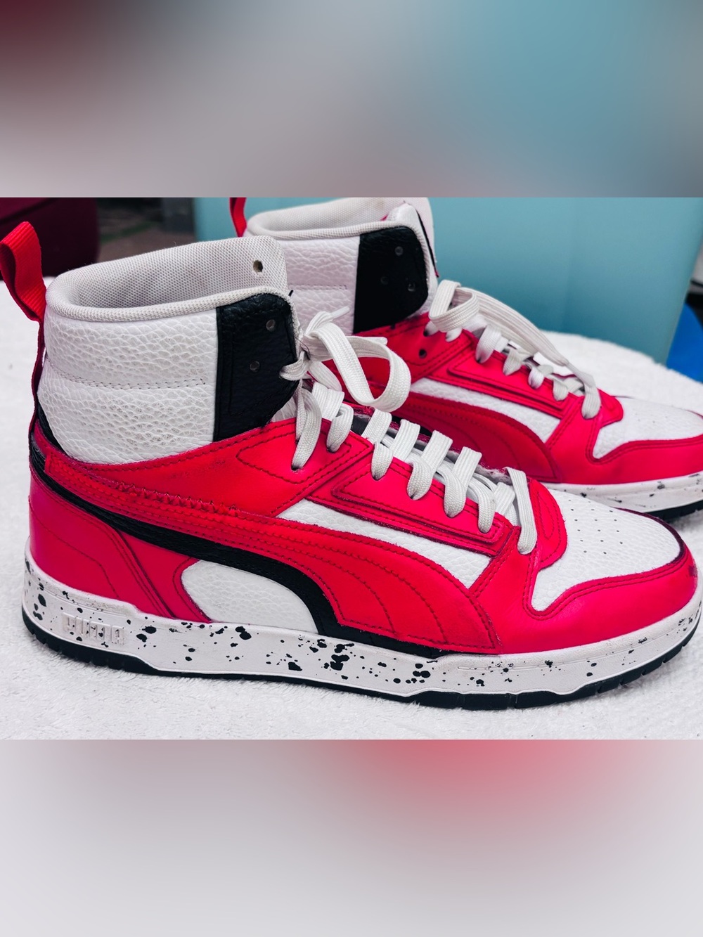 Almost Brand New Men’s Puma High Top Sneakers- Size 9 USA / 42 Euro - box 14